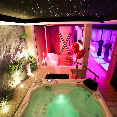 Les Secrets Rooms - Bonneval - Love Room - Spa Et Hammam Privatif Екстериор снимка