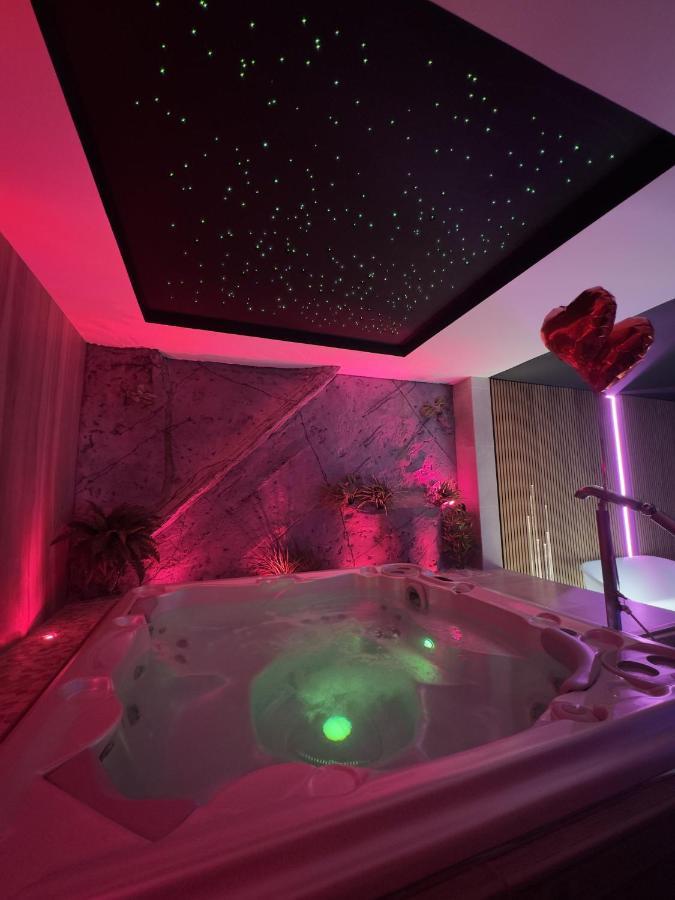 Les Secrets Rooms - Bonneval - Love Room - Spa Et Hammam Privatif Екстериор снимка