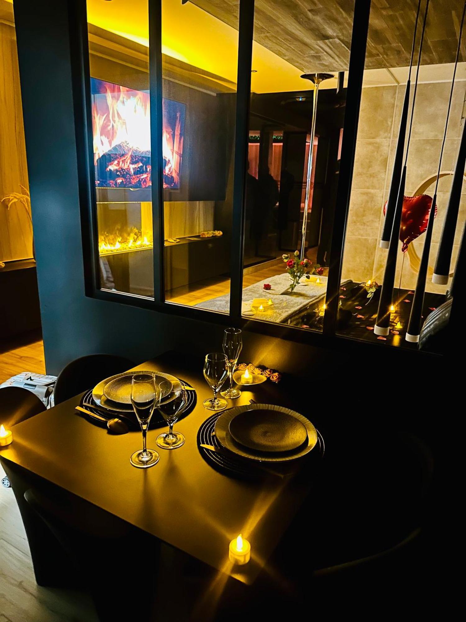 Les Secrets Rooms - Bonneval - Love Room - Spa Et Hammam Privatif Екстериор снимка